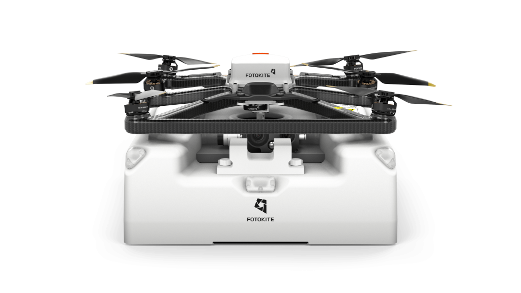 Drone Fotokite Sigma posé au sol avant son déploiement pour des missions aériennes