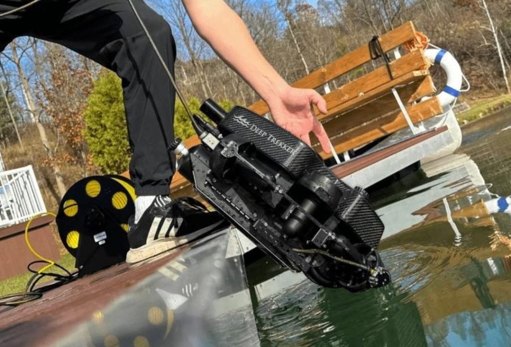 ROV Photon Deep Trekker mis à l'eau, démontrant sa capacité à effectuer des missions sous-marines dans des conditions exigeantes