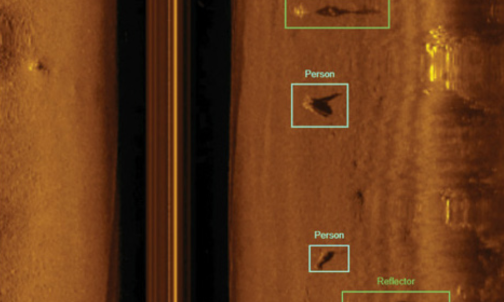 USV Sonobot 5 d’EvoLogics en action, utilisant l’IA pour la reconnaissance d’objets en temps réel via sonar et caméra vidéo.